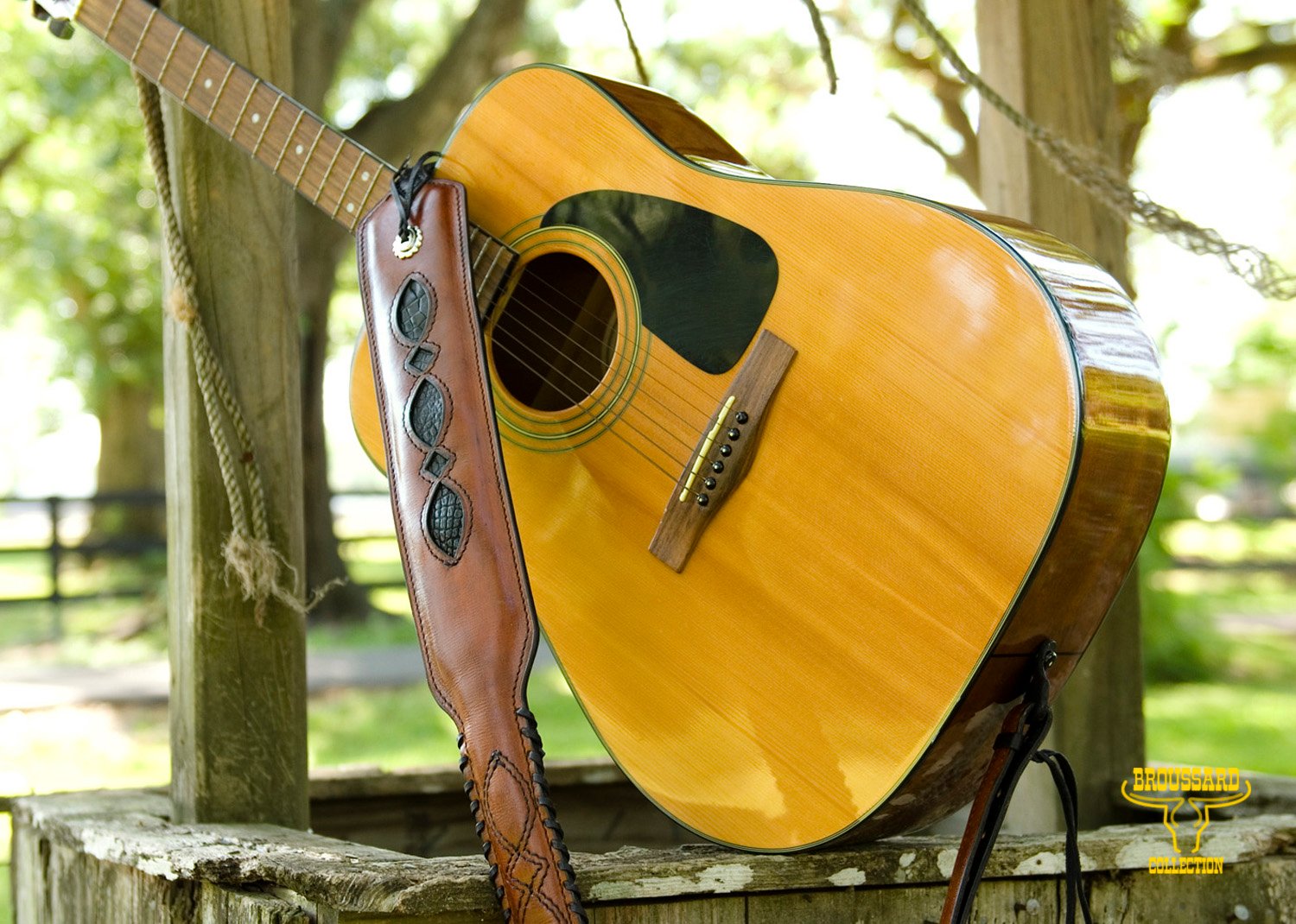 guitar0219196601-02 The Bayou One one-of-a-kind leather guitar strap with Louisiana alligator